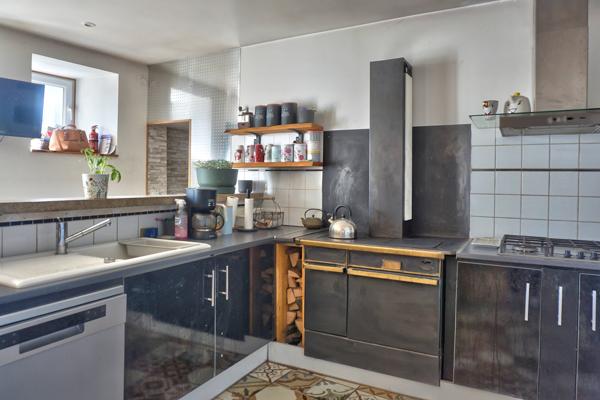 Guingamp (22200) Longère en pierre avec gîte et dépendances à 5 mn de Guingamp.