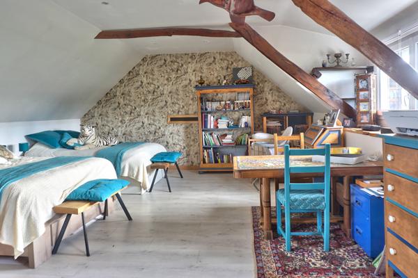 Guingamp (22200) Longère en pierre avec gîte et dépendances à 5 mn de Guingamp.