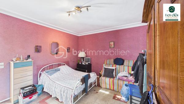 UNE MAISON BOURGEOISE, CINQ CHAMBRES, UN PARC DE PLUS DE 4 000 M²… ET ENCORE DU POTENTIEL !

Marie Morand – Les Clés de la Suisse Normande, l’immobilier dans nos Racines par BSK, vous présente cette élégante maison bourgeoise nichée dans un environnement verdoyant, à seulement 15 minutes des commerces et services de Thury-Harcourt – Le Hom et de Condé-sur-Noireau.

Ici, on retrouve ce que l’on aime dans les maisons de caractère : de beaux volumes, de l’espace pour toute la famille, un grand terrain et cette impression de respirer dès que l’on franchit le portail.

La maison offre surtout un véritable confort de vie avec la possibilité de vivre entièrement de plain-pied.

Au rez-de-chaussée, vous découvrirez un vaste salon lumineux et chaleureux, une cuisine aménagée et équipée, une chambre, une salle d’eau ainsi que des WC indépendants.

À l’étage, un grand palier dessert quatre chambres supplémentaires, une salle de bain et des WC. Chacun pourra donc disposer de son espace : chambres d’enfants, bureau, chambre d’amis, salle de jeux… à vous d’imaginer la suite.

Et si cinq chambres ne suffisaient pas, le grenier aménageable offre encore de belles possibilités : suite parentale, atelier, espace de télétravail ou pièce de loisirs.

À l’extérieur, la propriété s’étend sur un parc arboré de 4 370 m², suffisamment vaste pour profiter pleinement de la nature, recevoir, jardiner ou laisser les enfants courir, sans pour autant s’isoler complètement des commodités.

Une grande dépendance complète l’ensemble. Elle pourra accueillir vos véhicules, votre matériel, un atelier, du stockage ou accompagner un futur projet selon vos besoins.

Cette maison est faite pour vous si vous recherchez :

✨ Le charme et les volumes d’une maison bourgeoise
✨ Une véritable vie de plain-pied
✨ Cinq chambres et encore du potentiel
✨ Un parc arboré de plus de 4 000 m²
✨ Une grande dépendance
✨ Le calme de la campagne à seulement 15 minutes des services

Une propriété familiale, authentique et pleine de possibilités, pour celles et ceux qui rêvent d’espace, de nature et d’une maison dans laquelle écrire une nouvelle histoire.

Vous vous reconnaissez ? Alors cette maison mérite réellement votre visite.

Pour toute demande de rendez-vous, une pièce d’identité en cours de validité sera demandée, conformément aux obligations de vigilance applicables aux professionnels de l’immobilier, notamment dans le cadre de la réglementation TRACFIN. Les données et documents transmis seront traités dans le respect du RGPD.

Afin de préparer une visite cohérente avec votre projet et de vérifier sa faisabilité financière, la présentation d’un plan de financement, d’une attestation de faisabilité ou d’un justificatif de fonds datant de moins de trois mois sera également fortement appréciée.


Pour me joindre efficacement, privilégiez l'envoi d'un SMS, d'un e-mail ou d'un message par Messenger ou WhatsApp. Lorsque je suis en rendez-vous ou sur le terrain, le réseau n'est pas toujours très coopératif… et mon téléphone n'est pas nécessairement à portée de main.

Votre message me permettra d'identifier immédiatement le bien concerné et de vous rappeler personnellement dans les meilleurs délais.

Et parce qu'un projet immobilier peut aussi commencer par une recommandation : pensez à Mareco !

Vous connaissez quelqu'un qui souhaite vendre un bien ? Recommandez-le-moi via Mareco by BSK et soyez récompensé(e) si votre recommandation aboutit à une vente, selon les conditions du programme.

Application disponible sur Google Play et l'App Store.
Mon code de parrainage MARECO : 574646
Cette annonce référence 343738 vous est présentée par votre agent commercial BSK Immobilier MARIE MORAND (EI) immatriculé au RSAC de CAEN (14000) sous le numéro 53772786900027.