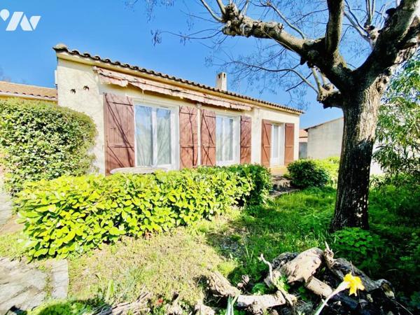 Maison plain-pied 90m² habitables sur 458m² de terrain avec double garage et piscine