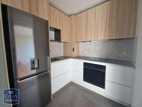 Appartement à louer 2 pièces 41.79m² Fréjus (83600)
