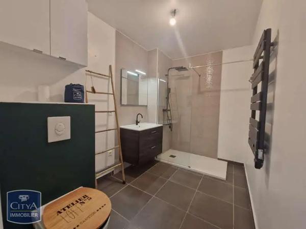 Appartement à louer 2 pièces 41.79m² Fréjus (83600)