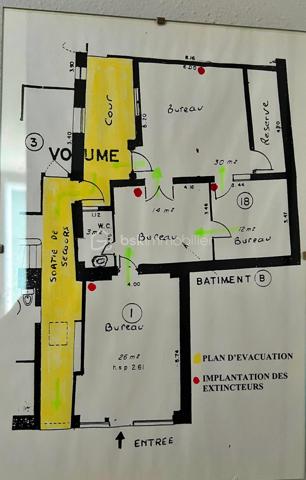 Local d activites de 82 m²