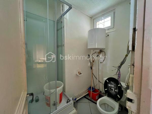 Local d activites de 82 m²