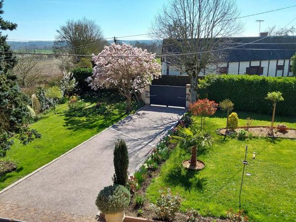 (61270 RAI )  4 km gare. Maison de campagne meublée , 2 chambres, terrain 820 m²