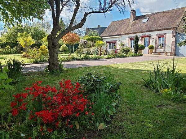 (61270 RAI )  4 km gare. Maison de campagne meublée , 2 chambres, terrain 820 m²