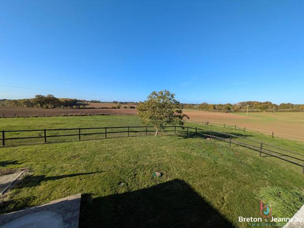 Corps de ferme avec dépendances secteur VAIGES