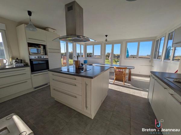 Corps de ferme avec dépendances secteur VAIGES