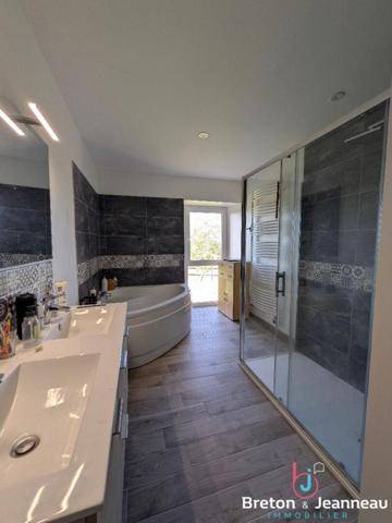 Corps de ferme avec dépendances secteur VAIGES