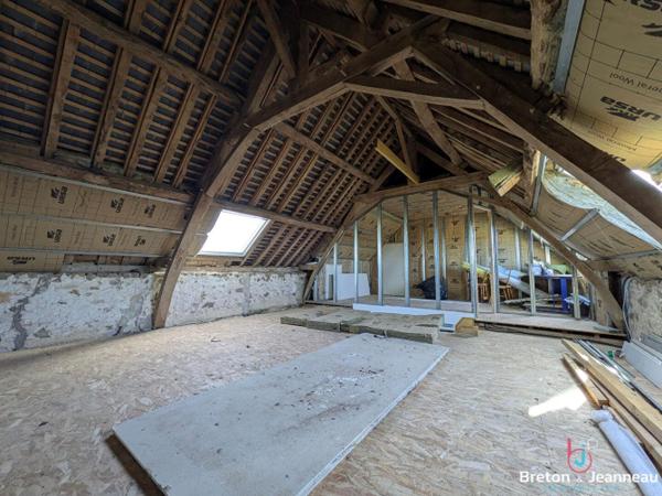 Corps de ferme avec dépendances secteur VAIGES