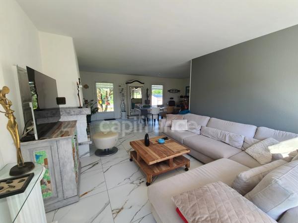 Maison familiale avec piscine, vue dégagée et cadre bucolique – Écoyeux (17770)