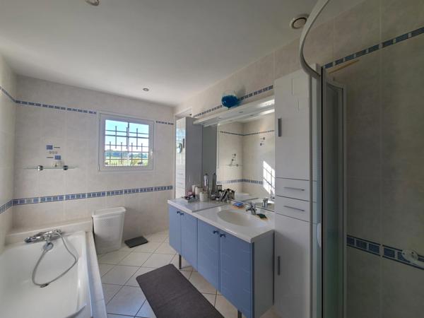 Maison familiale avec piscine, vue dégagée et cadre bucolique – Écoyeux (17770)