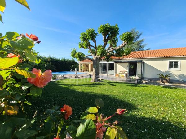 Maison familiale avec piscine, vue dégagée et cadre bucolique – Écoyeux (17770)