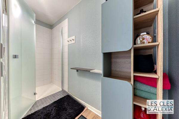 Superbe appartement familial rénové avec balcon filant – Résidence de standing avec parc & tennis