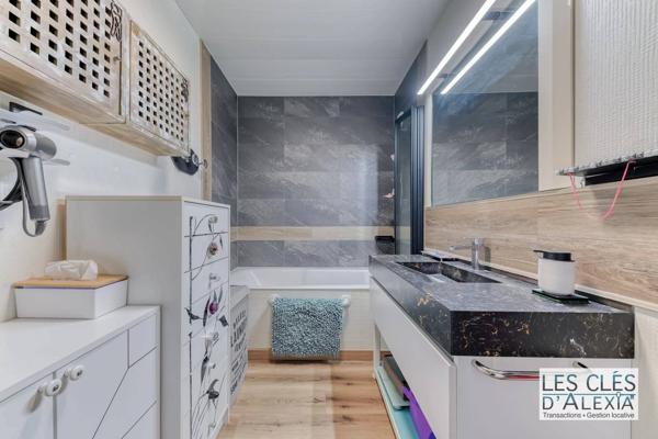 Superbe appartement familial rénové avec balcon filant – Résidence de standing avec parc & tennis