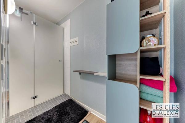 Superbe appartement familial rénové avec balcon filant – Résidence de standing avec parc & tennis