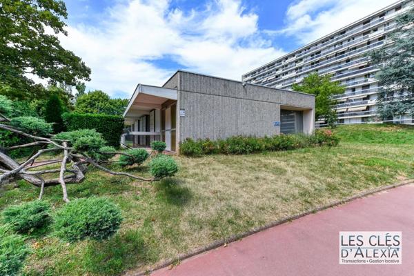 Superbe appartement familial rénové avec balcon filant – Résidence de standing avec parc & tennis