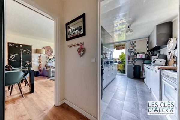 Superbe appartement familial rénové avec balcon filant – Résidence de standing avec parc & tennis