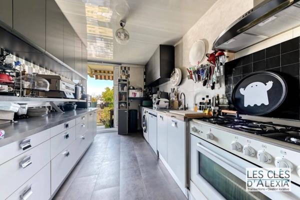 Superbe appartement familial rénové avec balcon filant – Résidence de standing avec parc & tennis