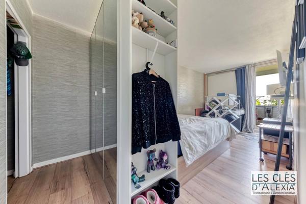 Superbe appartement familial rénové avec balcon filant – Résidence de standing avec parc & tennis