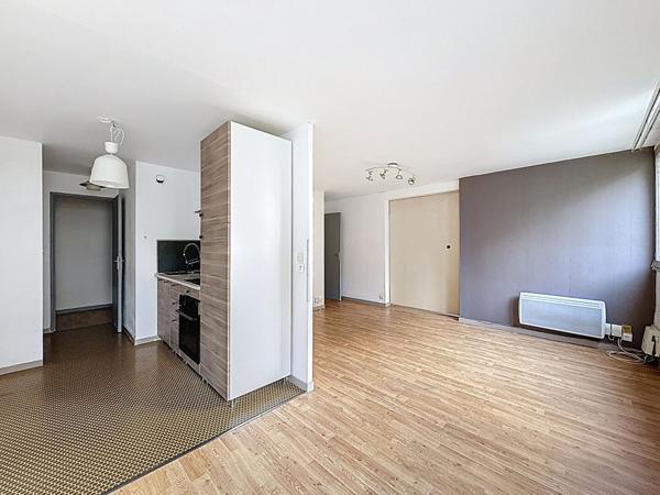 MONTREUIL, QUARTIER PAUL SIGNAC, PROCHE COMMERCES ET ECOLES, 10MIN A PIED DU METRO, APPARTEMENT 3 PIECES AU CALME.