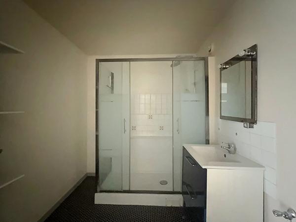 MONTREUIL, QUARTIER PAUL SIGNAC, PROCHE COMMERCES ET ECOLES, 10MIN A PIED DU METRO, APPARTEMENT 3 PIECES AU CALME.