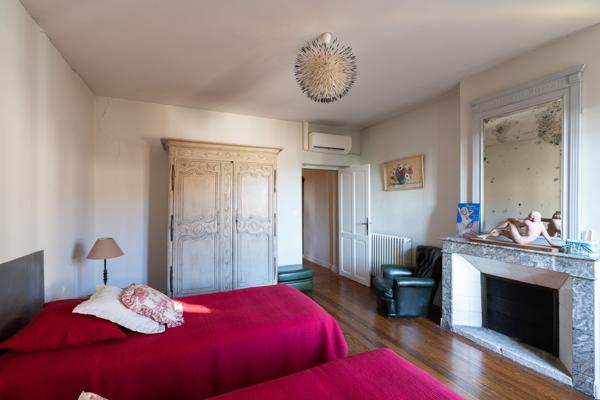 Visan (84820) PROPRIETE - 450 m² sur terrain de 3 400 m² avec piscine