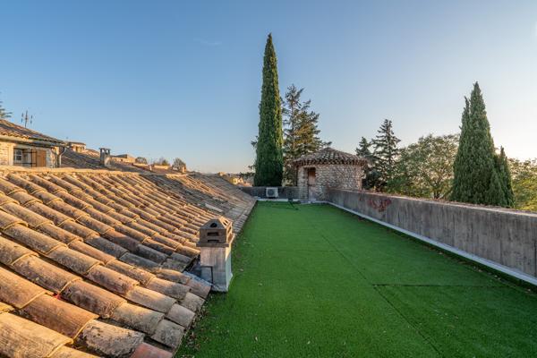 Visan (84820) PROPRIETE - 450 m² sur terrain de 3 400 m² avec piscine