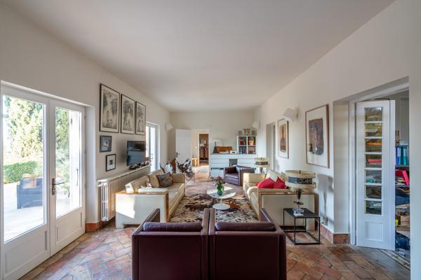 Visan (84820) PROPRIETE - 450 m² sur terrain de 3 400 m² avec piscine