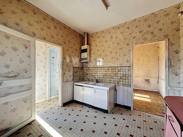 Maison à rénover à Vernoil Le Fourrier