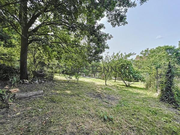 Maison individuelle Villeneuve Saint Georges 4 pièces sous-sol total.