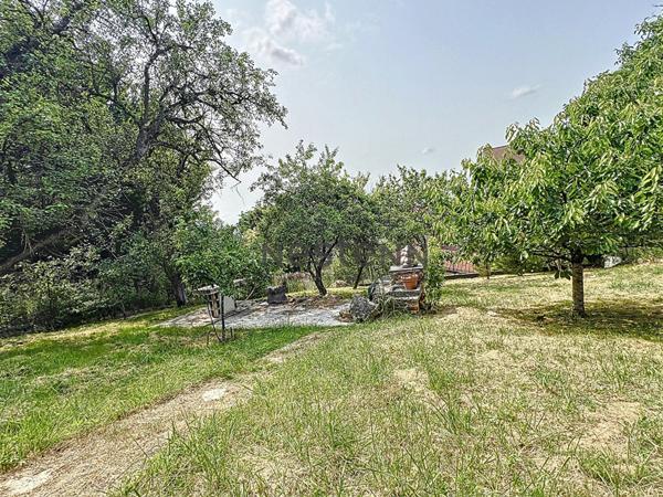 Maison individuelle Villeneuve Saint Georges 4 pièces sous-sol total.