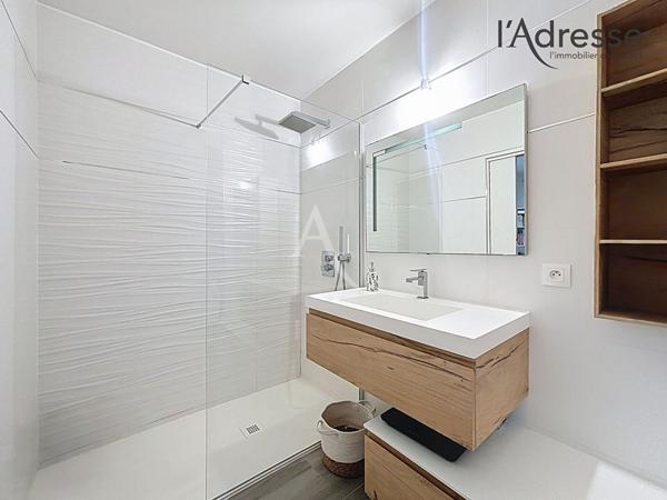 Élégante Maison Contemporaine aux Portes de Puteaux - 4 pièces de 81m² - Parking