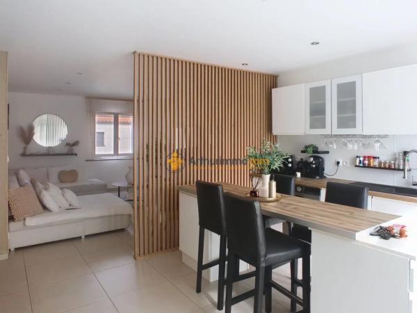 Vente                                                      Appartement
                        
                     4 pièces                      77 m2                     à Perpignan