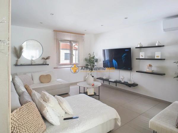 Vente                                                      Appartement
                        
                     4 pièces                      77 m2                     à Perpignan