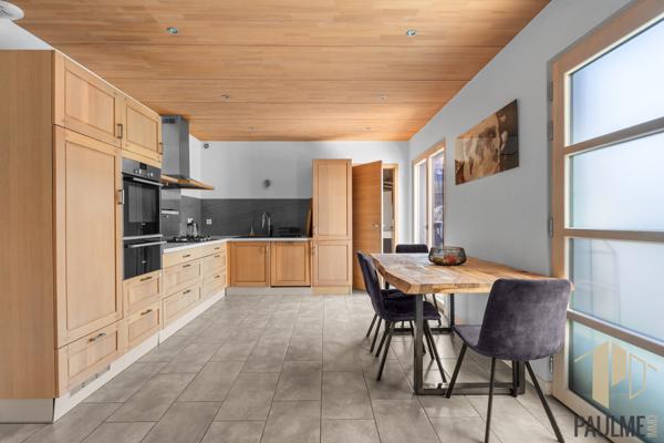 MAISON DE VILLAGE T4 EN TRIPLEX – 131,60 M² – TERRASSE – 2 STATIONNEMENTS – SERGY 01630