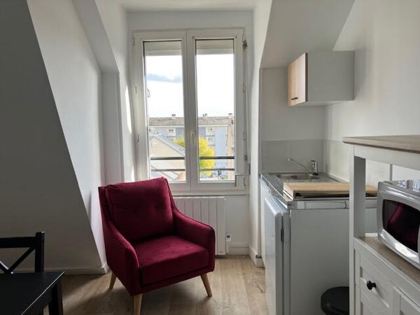RUE ST JACQUES - T1 BIS MEUBLE - DISPONIBLE LE 05/01/26