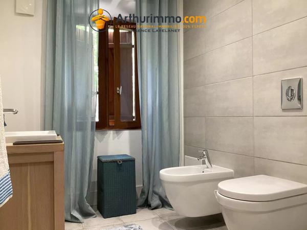 Vente                                                      Maison
                        
                     7 pièces                      203 m2                     à Cailhau
