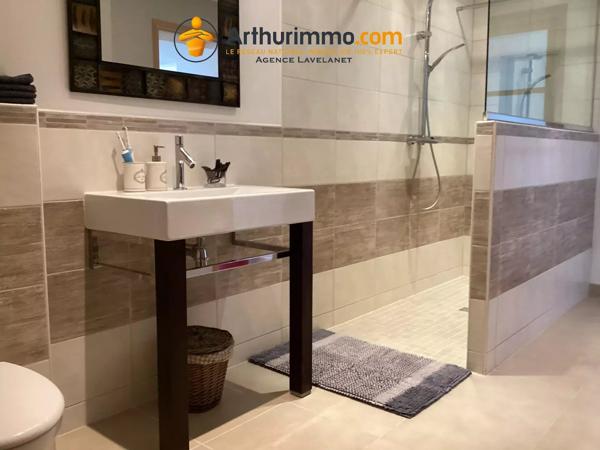 Vente                                                      Maison
                        
                     7 pièces                      203 m2                     à Cailhau