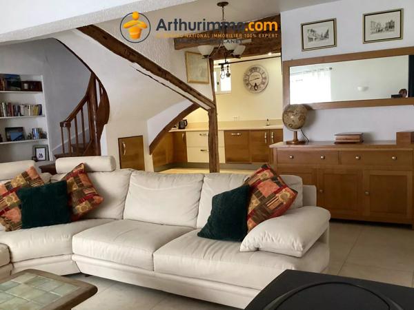 Vente                                                      Maison
                        
                     7 pièces                      203 m2                     à Cailhau