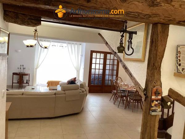 Vente                                                      Maison
                        
                     7 pièces                      203 m2                     à Cailhau