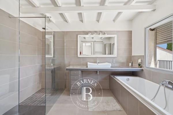 Aix-en-Provence, Maison 4 Chambres -  271 m² à vendre