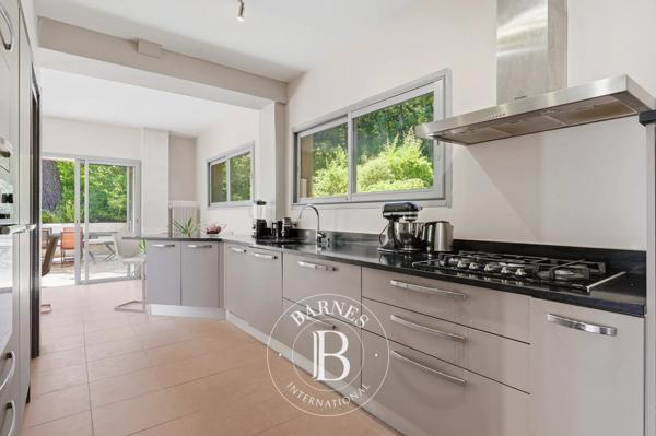 Aix-en-Provence, Maison 4 Chambres -  271 m² à vendre