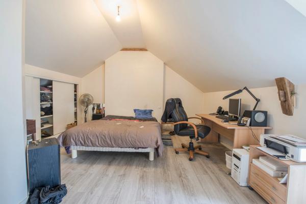 Longère à rénover au bord du canal