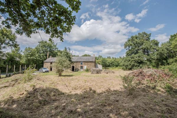 Longère à rénover au bord du canal