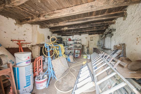 Longère à rénover au bord du canal