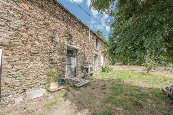 Longère à rénover au bord du canal