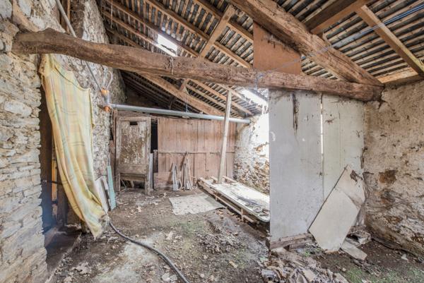 Longère à rénover au bord du canal