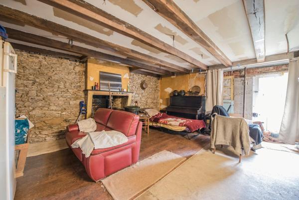 Longère à rénover au bord du canal