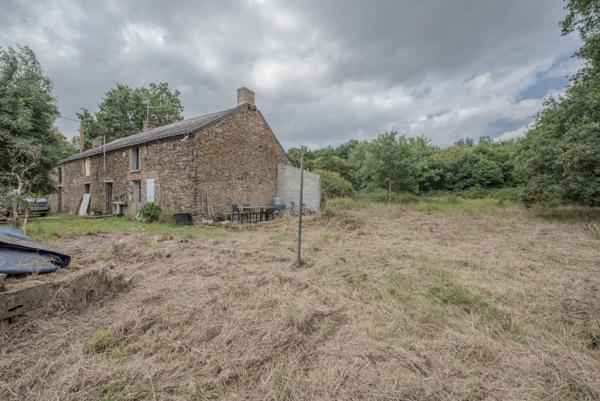 Longère à rénover au bord du canal